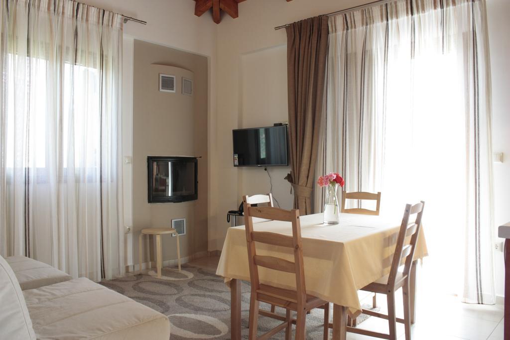 Ferienwohnung Evinos Garden Tríkorfon Exterior foto